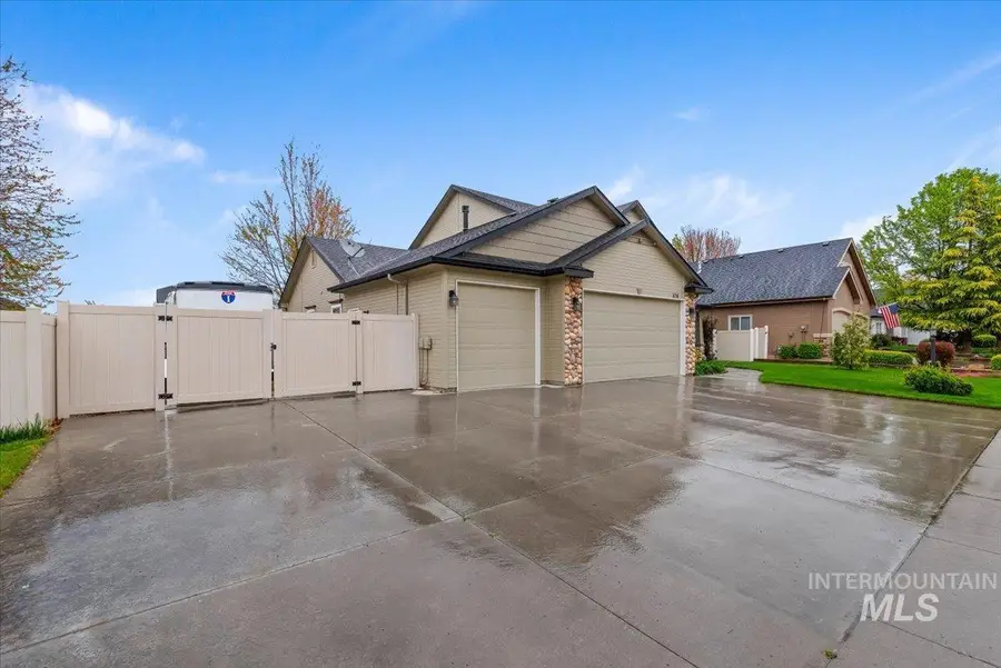676 W Anton Dr, Meridian, ID 83646 - #3