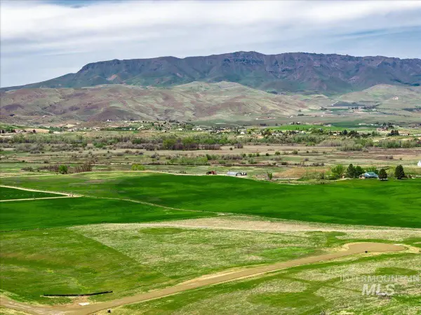 3825 Jake Lane, Emmett, ID 83617