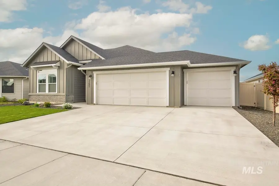 1295 W Buffalo River Dr, Meridian, ID 83642 - #2