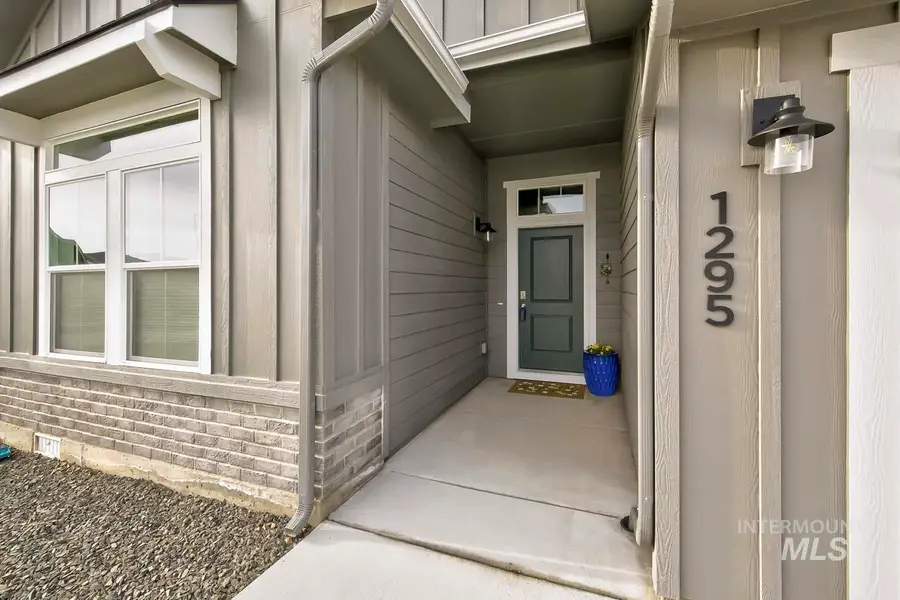 1295 W Buffalo River Dr, Meridian, ID 83642 - #3