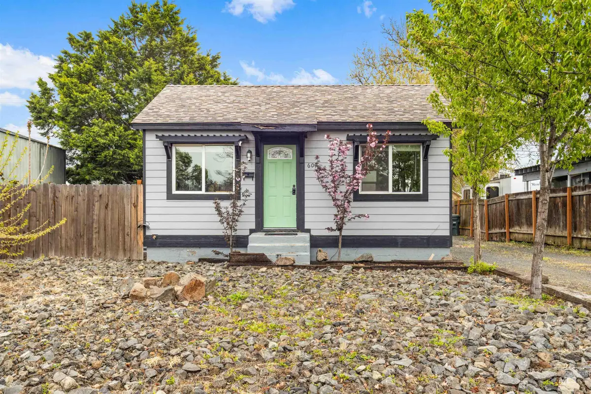 609 10th St, Clarkston, WA 99403 - #1