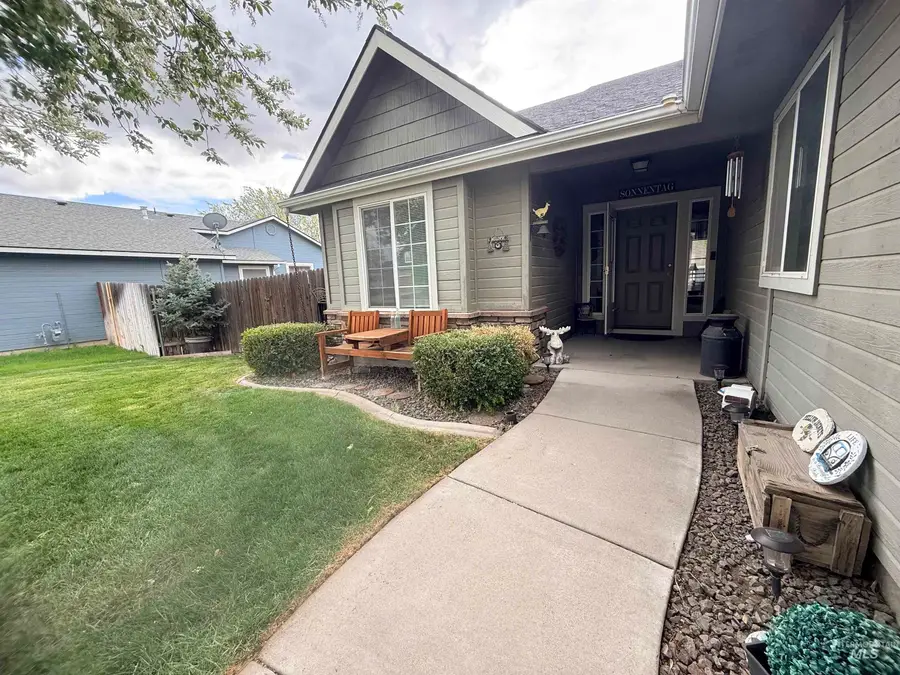 1401 N 14th E, Mountain Home, ID 83647 - #3