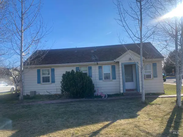 1120 N 3rd E, Mountain Home, ID 83647