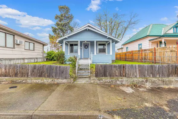 716 7th St, Clarkston, WA 99403