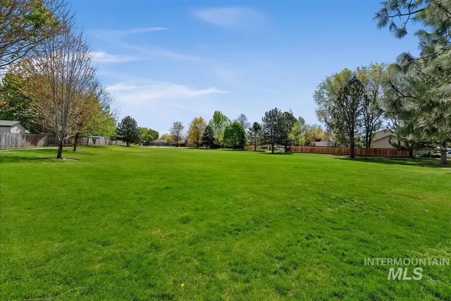 1102 W Waltman Dr, Meridian, ID 83642 - #3