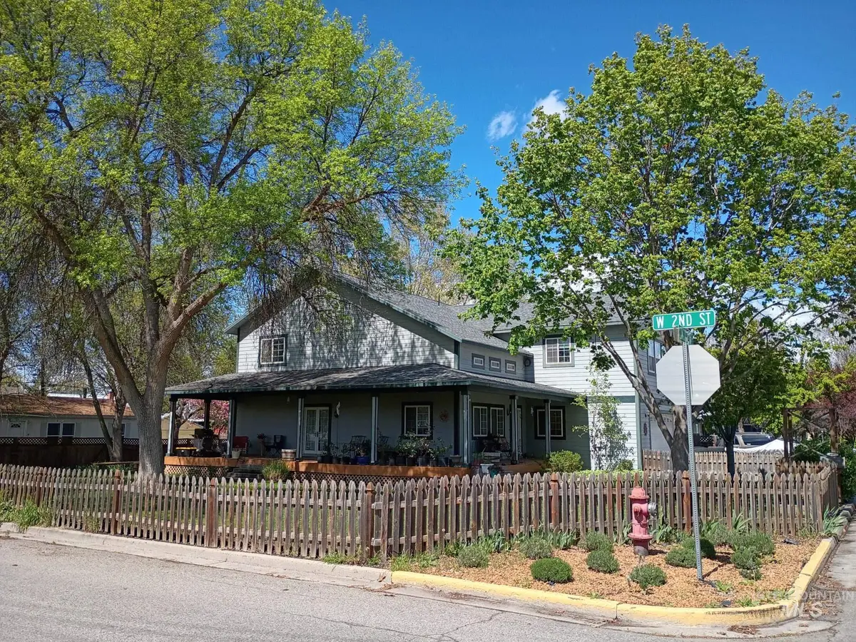 219 Lincoln Ave, Emmett, ID 83617 - #1
