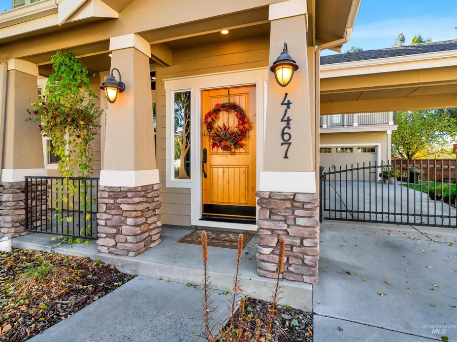 4467 N Mackenzie Ln, Boise, ID 83703 - #3