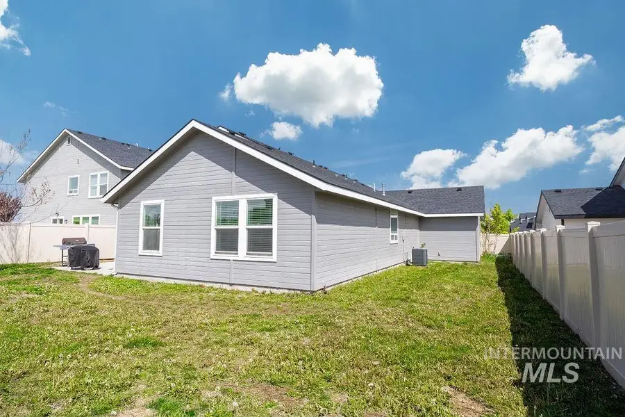 3953 E Hags Head St, Nampa, ID 83686 - #3