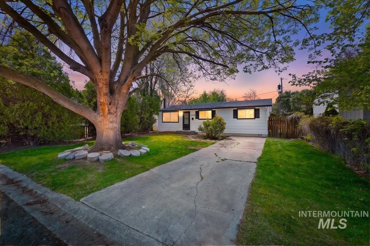 205 Meyer Ave, Nampa, ID 83686 - #1