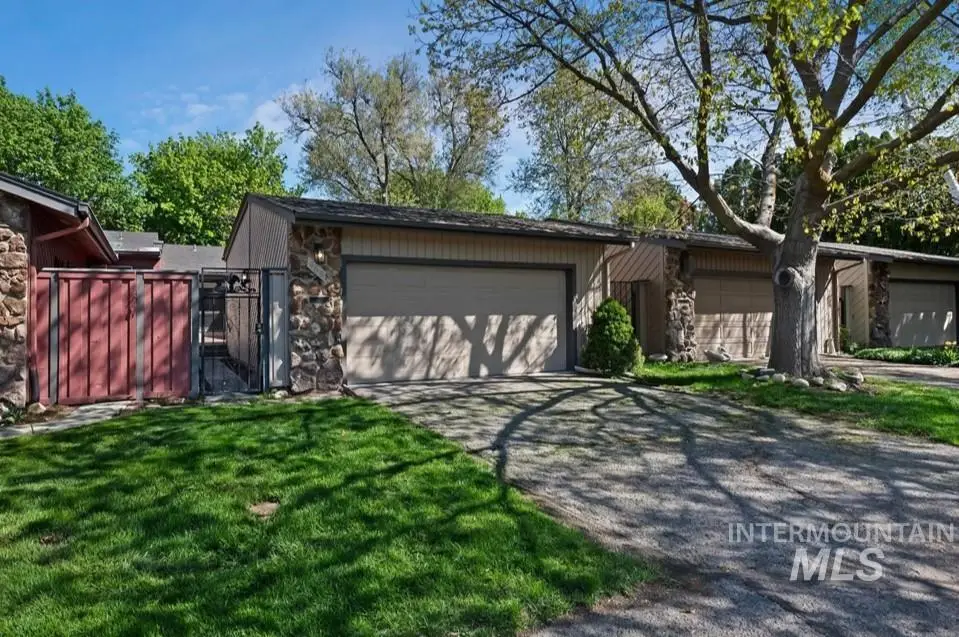 968 N Camelot Dr, Boise, ID 83704 - #1