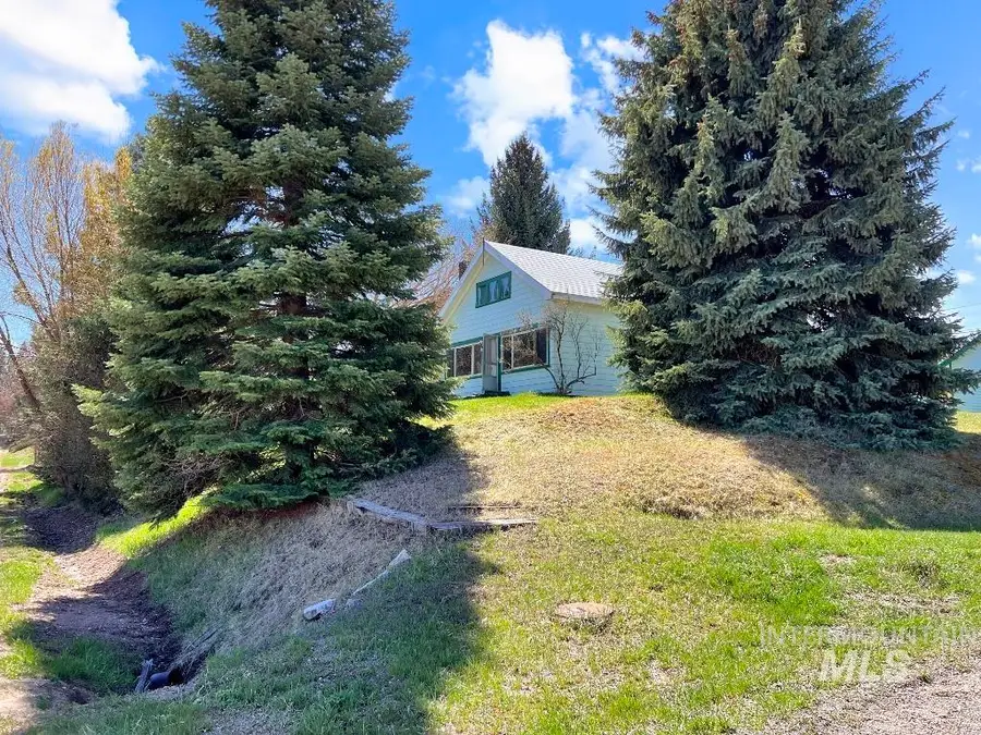 101 S Hillcrest Rd, Cascade, ID 83611 - #2