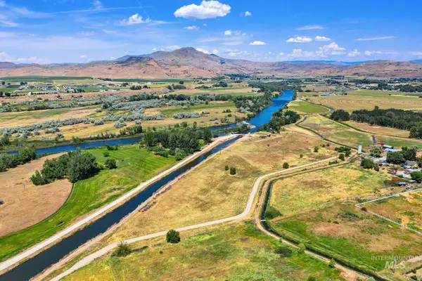 1760 Meyer Ln, Emmett, ID 83617