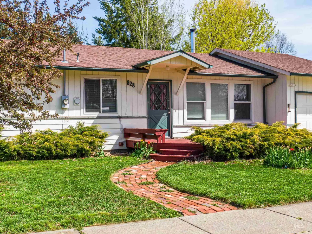 828 S Meadow St, Moscow, ID 83843 - #1