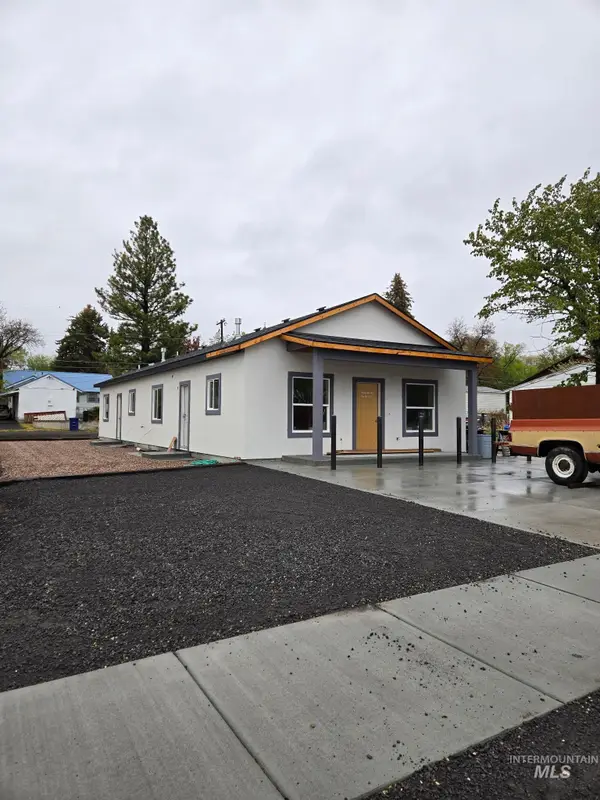 214 A/B E Avenue E, Jerome, ID 83301
