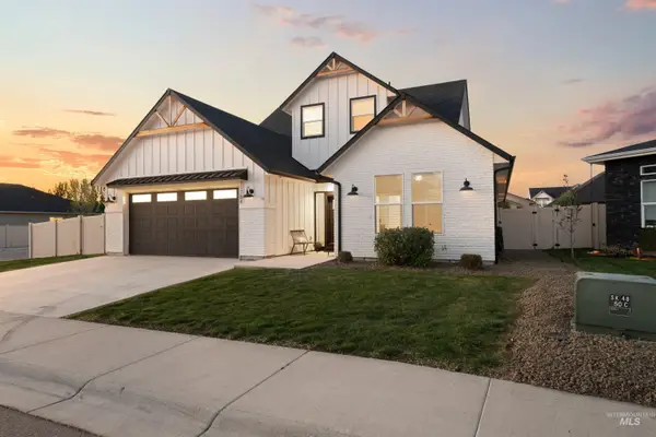 11784 W Sailing Hawk Drive, Star, ID 83669