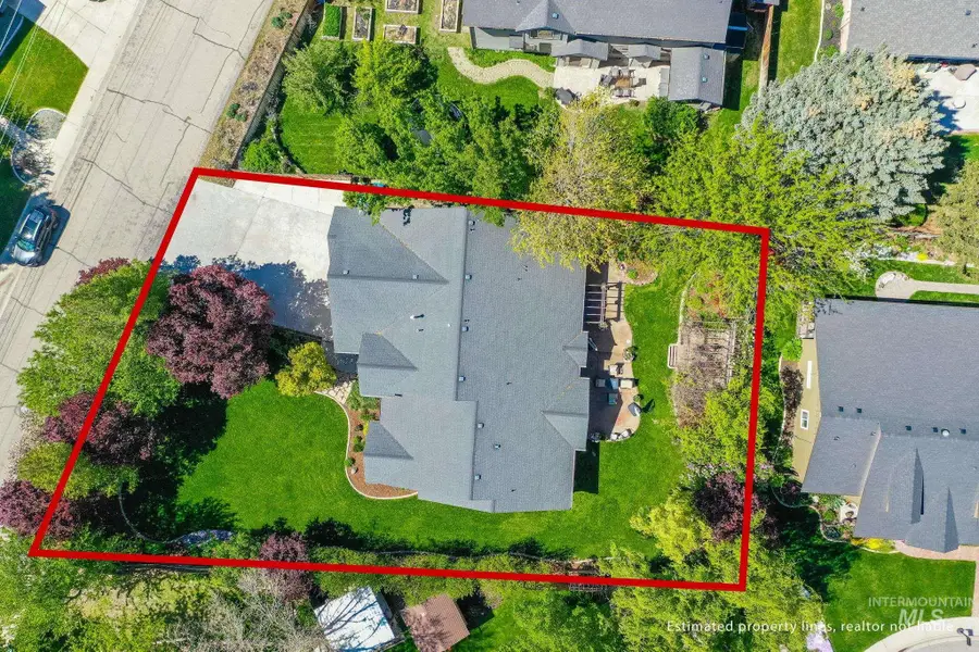 8798 W Fircrest Dr, Boise, ID 83704 - #3