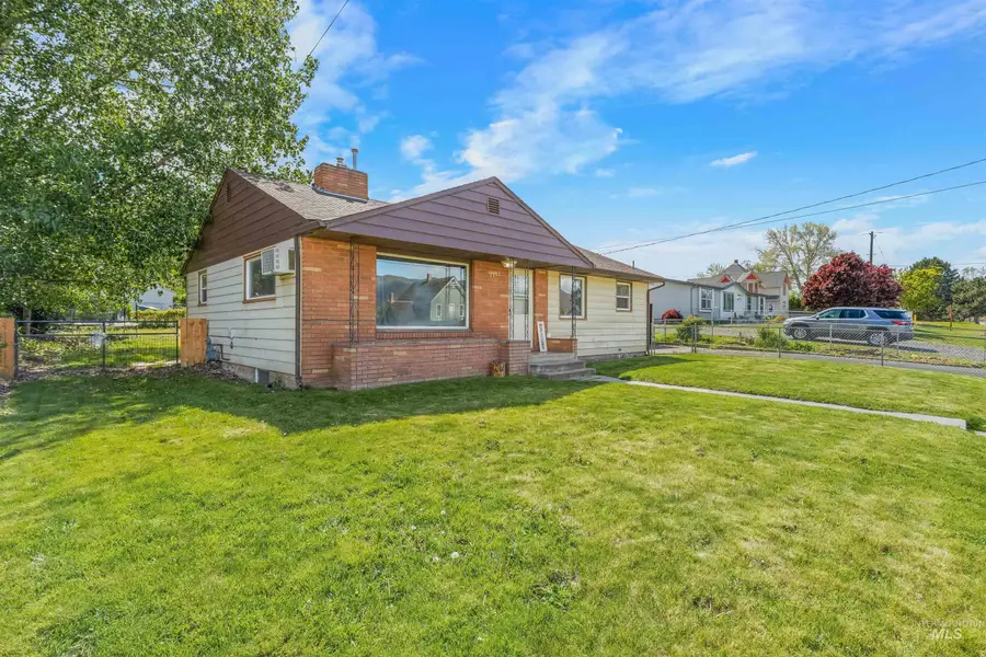 1357 Chesnut St, Clarkston, WA 99403 - #3
