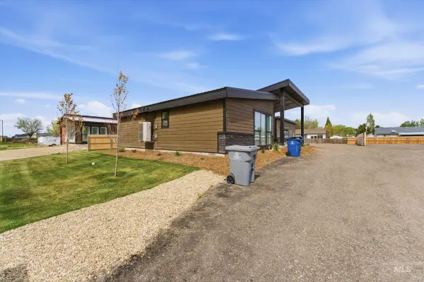 384 W London St, Middleton, ID 83644
