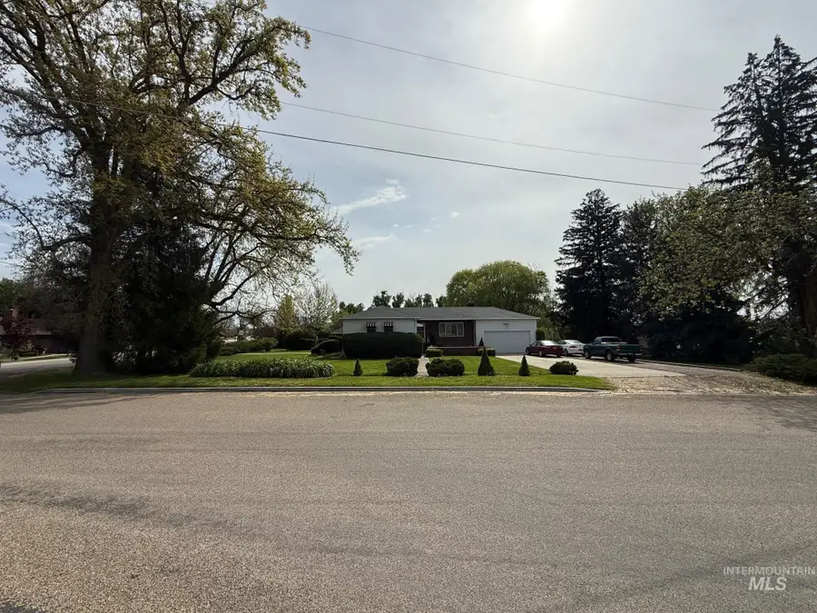 502 N Hawthorn Ave, Middleton, ID 83644 - #3