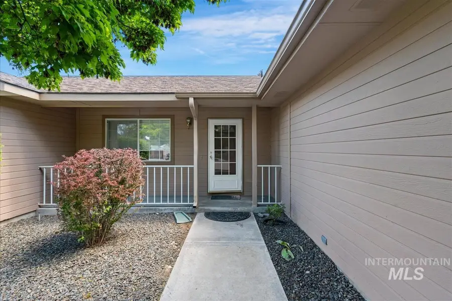 3036 N Hearth Ave, Meridian, ID 83642 - #2