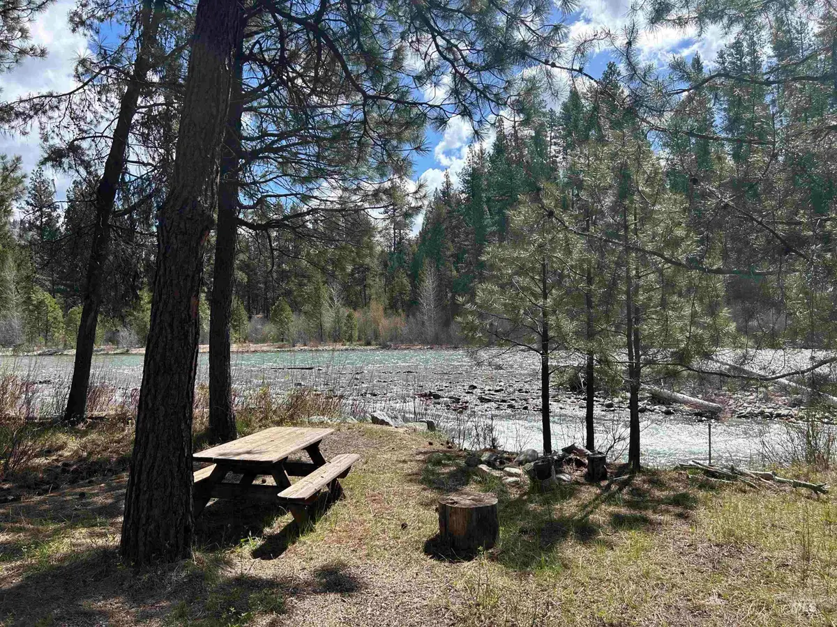 17 Bransons Dr, Lowman, ID 83637 - #1