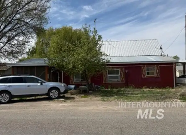 105 3rd Street, Grand View, ID 83624