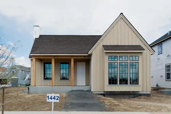 1442 Woodbury Drive #'Surrey', Moscow, ID 83843