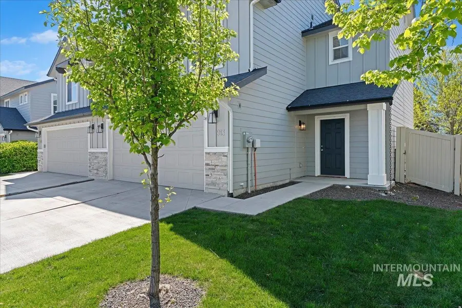913 W Apple Pine St, Meridian, ID 83646 - #3