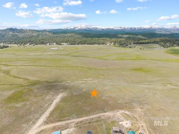 32 Philadelphia Lane, Cascade, ID 83611