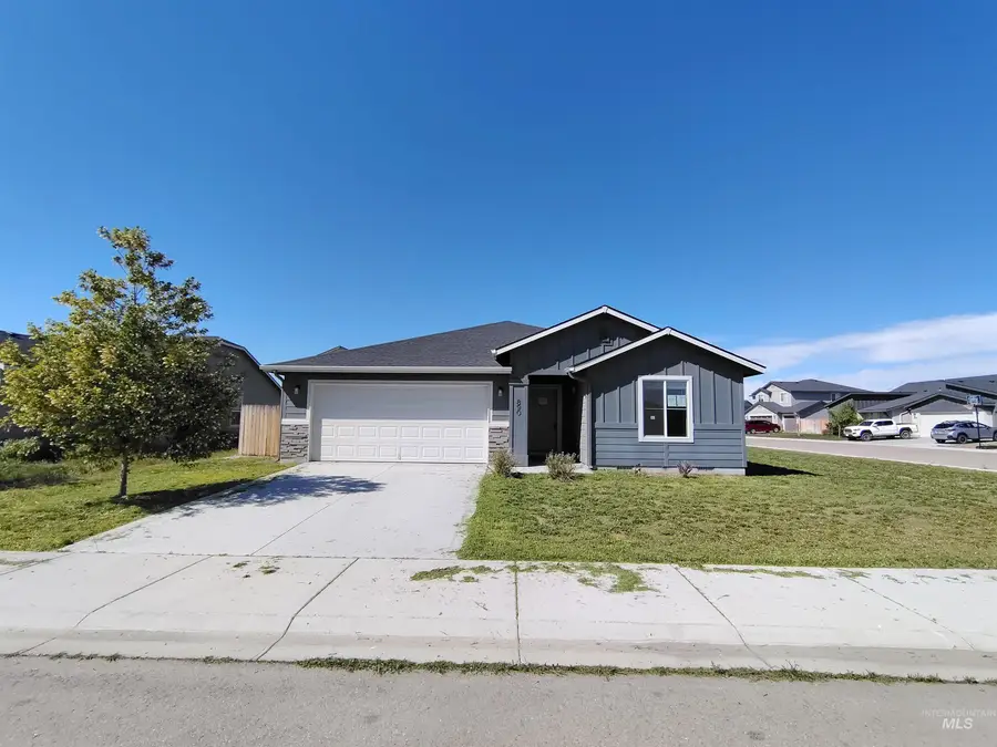 890 SW Crested St, Mountain Home, ID 83647 - #2