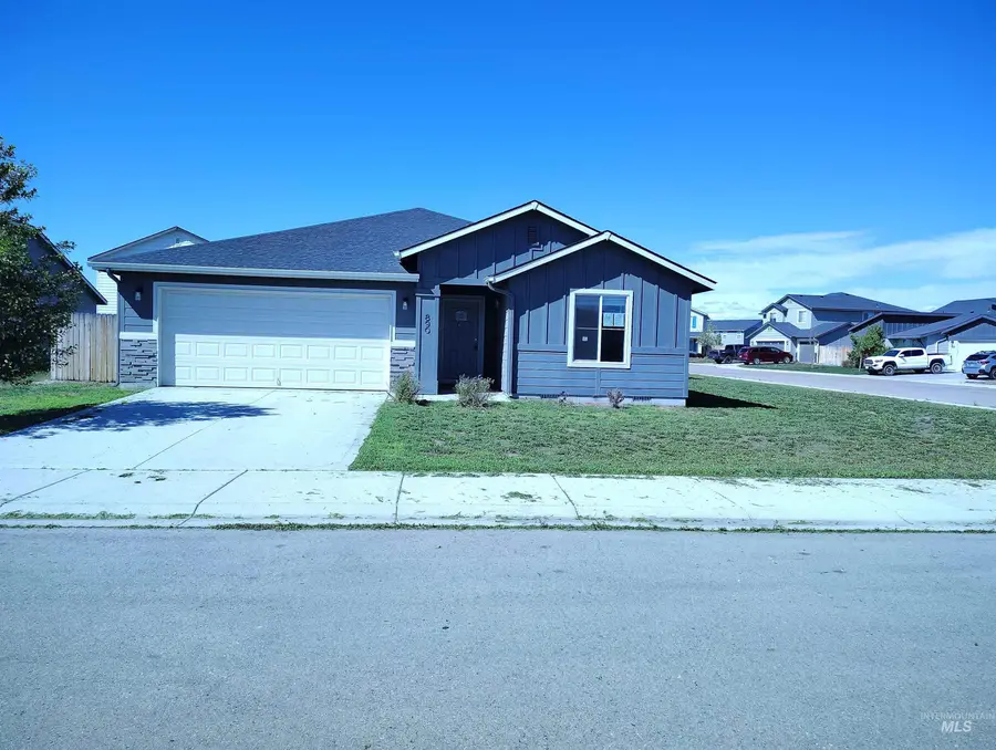 890 SW Crested St, Mountain Home, ID 83647 - #3