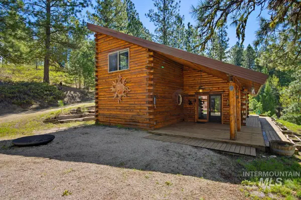 461 Hilltop Road, Cascade, ID 83611