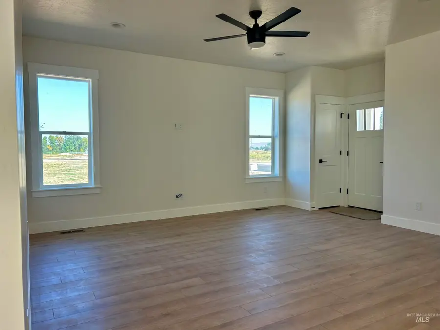 945 N 15th St, Payette, ID 83661 - #3