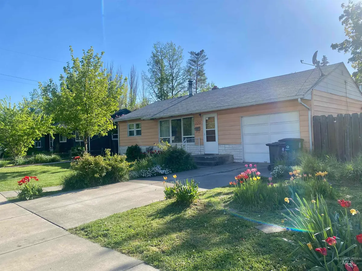 209 N Cleveland Street, Moscow, ID 83843 - #1