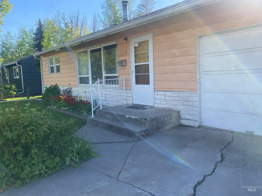 209 N Cleveland Street, Moscow, ID 83843 - #2