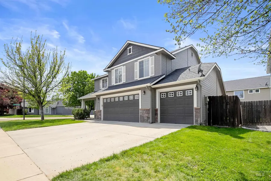 3273 N Elmstone Ave, Meridian, ID 83646 - #3