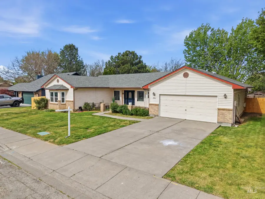 1825 N 6th E, Mountain Home, ID 83647 - #3