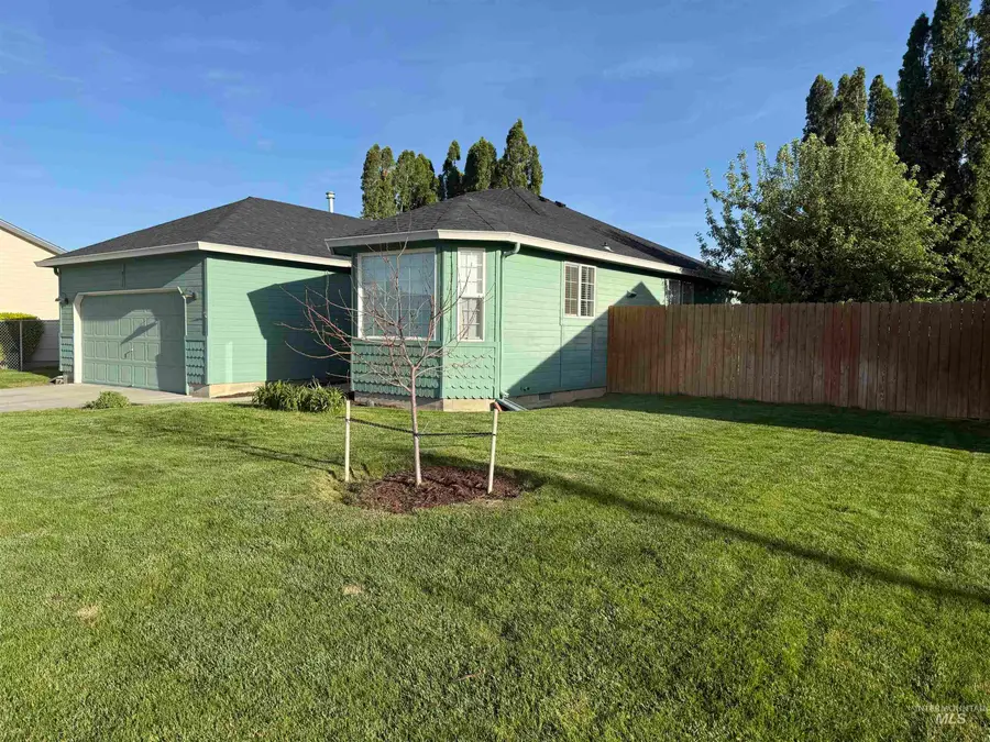 911 Sapphire Ct, Nampa, ID 83686 - #2