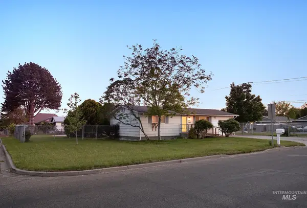 824 NW 4th Avenue, Ontario, OR 97914