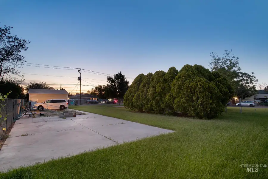 824 NW 4th Avenue, Ontario, OR 97914 - #3