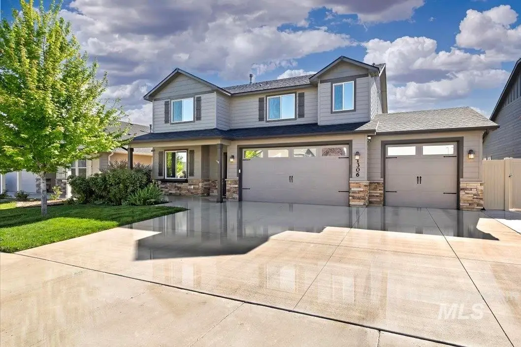 1306 N Warm River Ave, Kuna, ID 83634 - #1