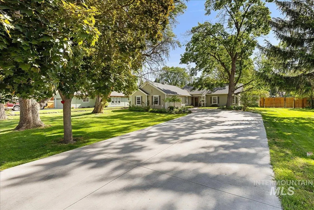 3602 N Tamarack Dr, Boise, ID 83703 - #1