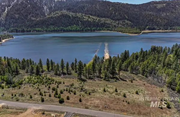 13165 Hawks Bay Rd, Donnelly, ID 83615