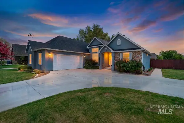 16390 Coral Dr, Nampa, ID 83687