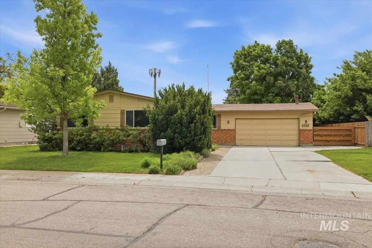 8315 W Valley View Dr, Boise, ID 83704 - #1