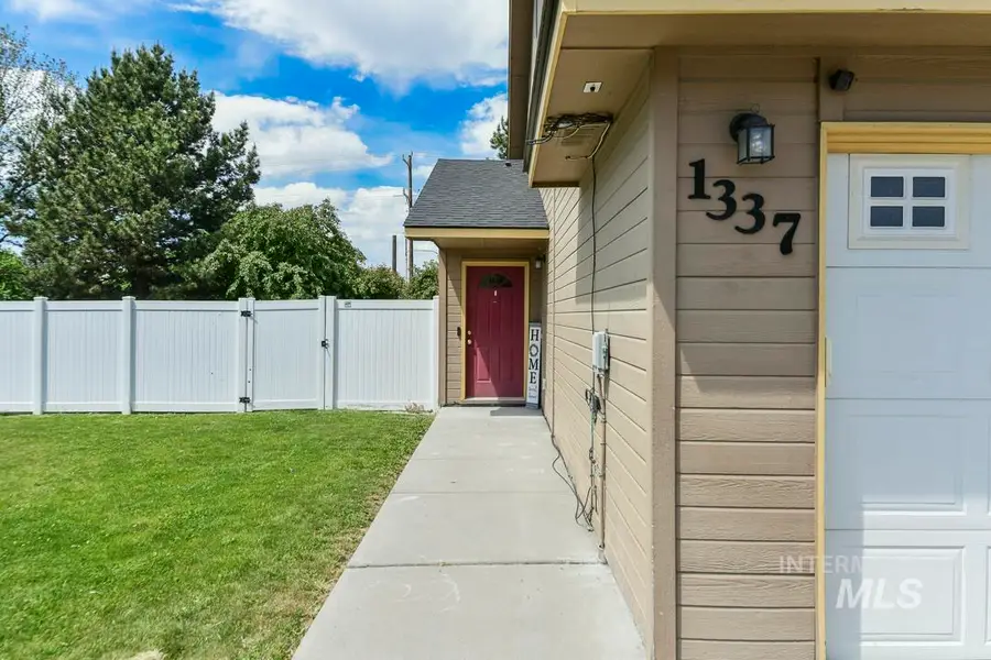 1337 N Gingham Ave, Kuna, ID 83634 - #3