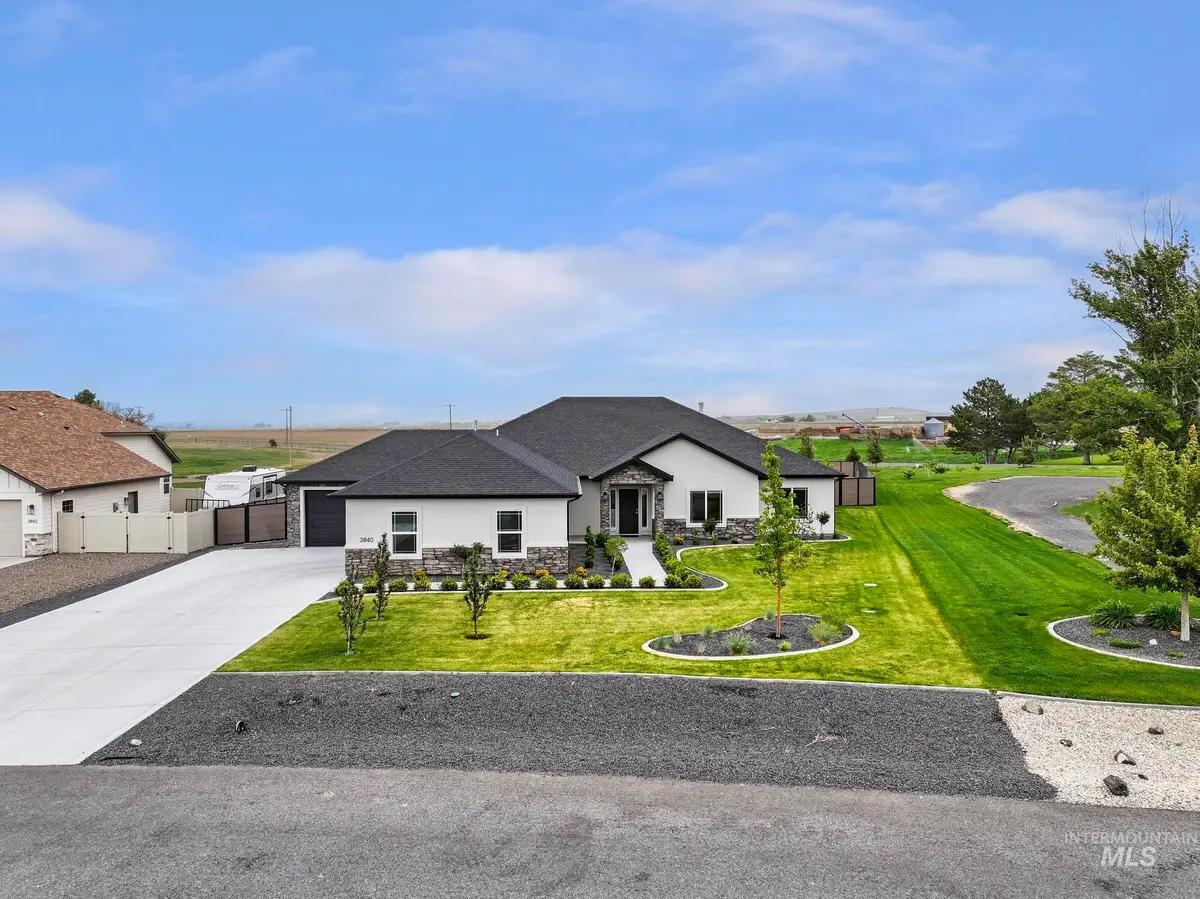 3840 Susan Cir E, Hansen, ID 83334 - #1