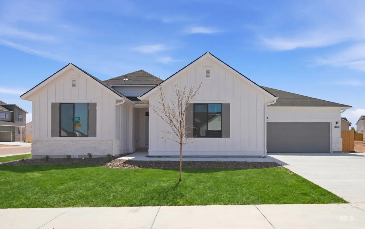 811 Thunderbolt Dr, Mountain Home, ID 83647 - #1
