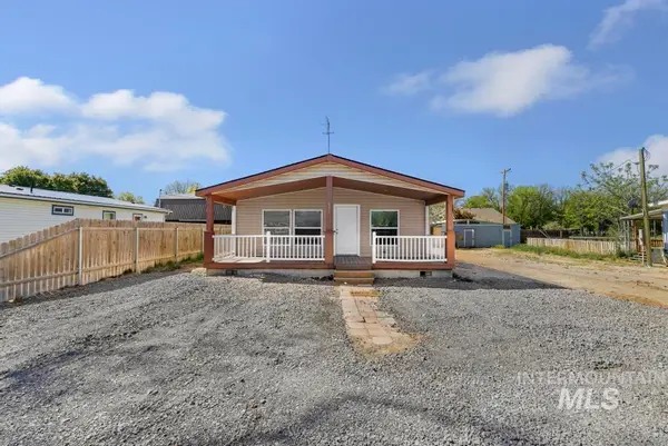 435 1st Ave E, Wendell, ID 83355