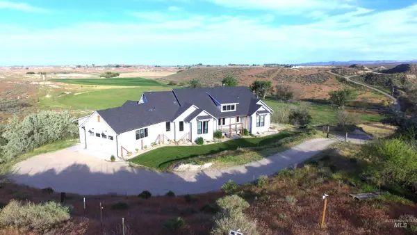 876 Coyote Gulch Rd, Adrian, OR 97901